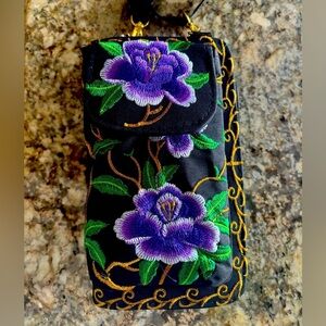 BNWOT TRADITIONAL MEXICAN Floral Embroidered Black Bag